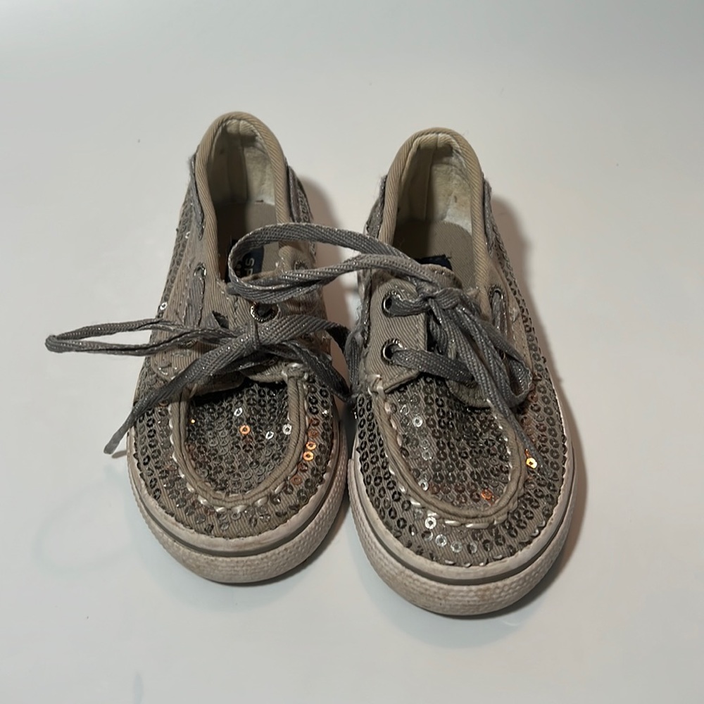 Little girls Sperry Topsider Bahama sequined silver. Sz 6